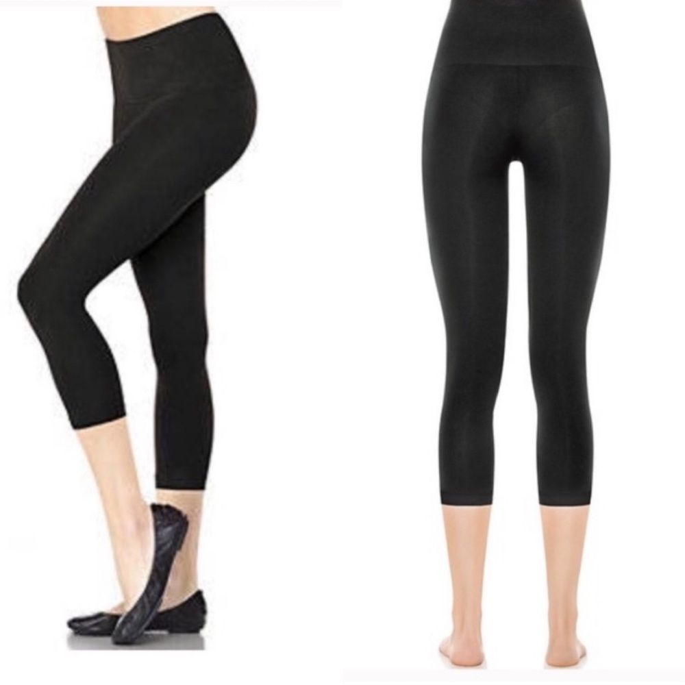 Assets by Spanx Cropped Shaping Leggings size M